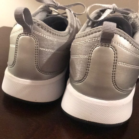 Brand new NIKE Ladies Silver Dualtone Racer - Picture 4 of 7